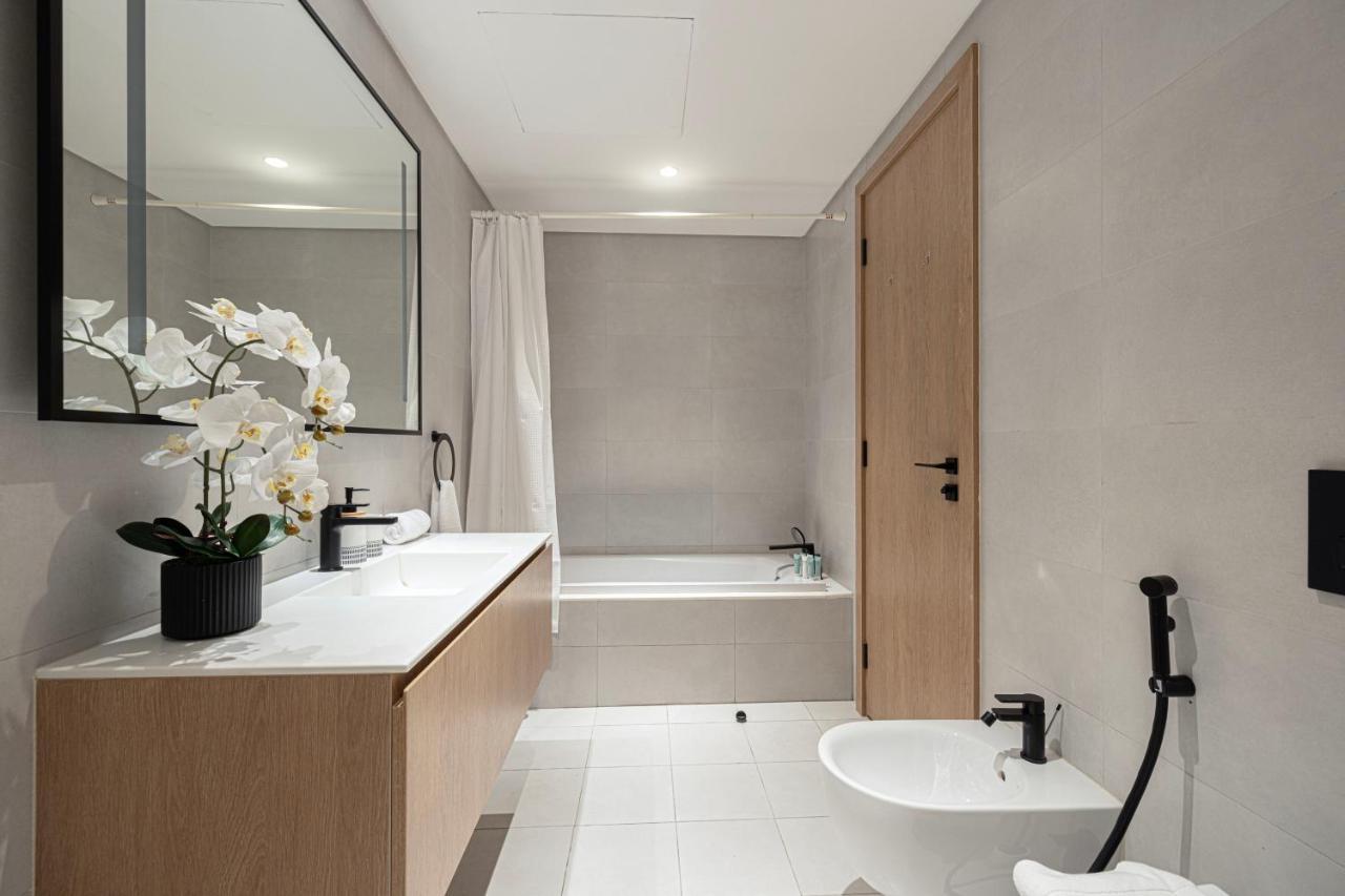 Magnificent 3br Spectacular Canal & Burj View Dubai